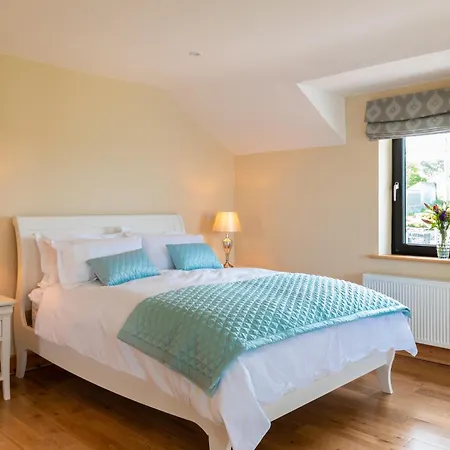 Luxury 4 Bedroom Overlooking The Sea On Valentia Island *