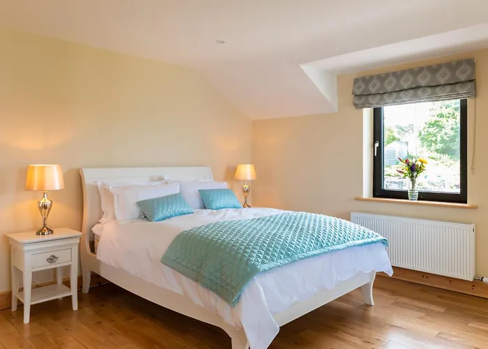 Luxury 4 Bedroom Overlooking The Sea On Valentia Island *